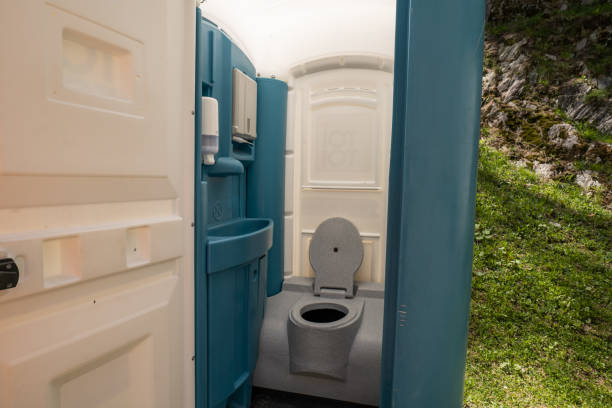 Porta potty delivery and setup in Mead, CO